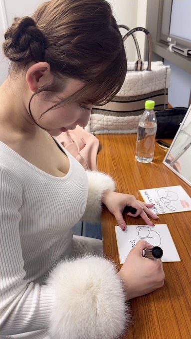 @momozono_rena の動画